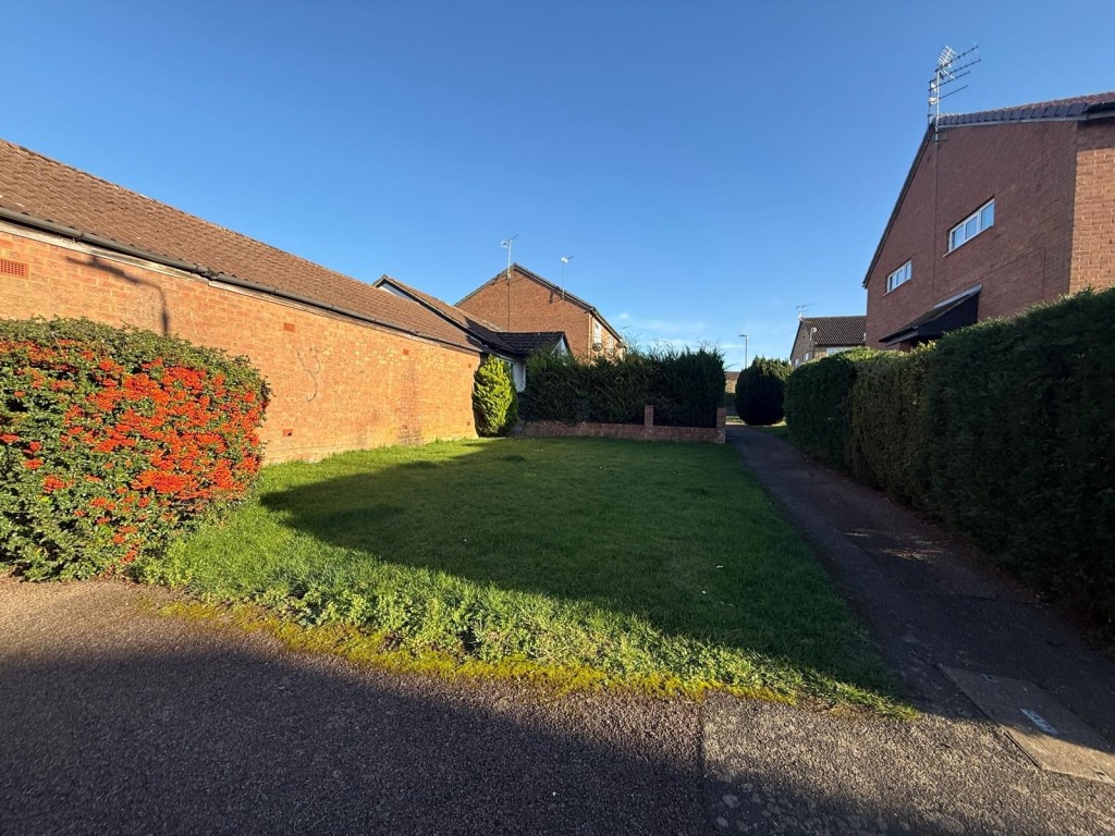 Lot: 65 - PARCELS OF FREEHOLD LAND SITUATED IN A RESIDENTIAL LOCATION - Parcel of land at Eden Close